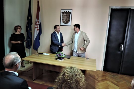 Svečano potpisivanje Ugovora o javnim radovima- Izgradnja pomoćnog arhivskog spremišta Državnog arhiva u Gospiću